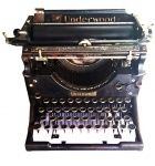 Antiga e rara máquina de escrever marca UNDERWOOD tipo torre. Funcionando, mas com alguns desgastes, perdas