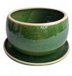 Grande cachepot, em porcelana vitrificada, verde oliva, acompanhado de prato. Medidas 20x14cm.
