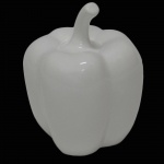 Pimentão decorativo em porcelana branca. Medida 8x10cm.