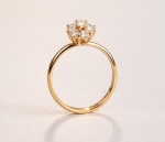 Vivara. Anel "Pavê" em ouro amarelo 18 K com diamantes. Diâmetro interno 1,5 cm.