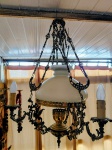 Luminária teto em bronze, trabalhado em arabescos. Estilo colonial para 4 lampadas, 1 central e 3 laterais.  Cupula central opalinada.