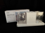 Organizador bancada banheiro projetado para acomodar escovas/ creme dental e 2  copos. Material "HIPS+PS" , produto "Miniso"