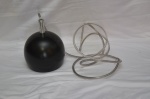 Pendente teto /luminaria na cor preta. Formato bola diâmetro 13 cm