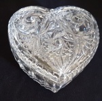 Porta joia em cristal c/ rica lapidação formato de coração 13,5 cm x 12,5 cm x 5 cm alt.