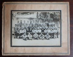 Fotografia antiga dos estudantes e professores do colégio Andrews 4.ª série 1948. colada em cartão. Med. 12cm x 17cm