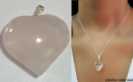 PINGENTE EM QUARTZO ROSA  BÉLISSIMO EM FORMATO CORAÇÃO ESTADO DE CONSERVAÇÃO CONFORME A FOTO EXIBIDA!!