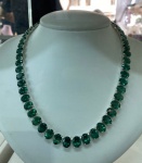 COLAR BÉLISSIMO EM OBSIDIANA VERDE ESMERALDA NA LAPIDAÇÃO OVAL CONJUNTO FANTÁSTICO COM VERDE EXUBERANTE E RARO DE SE VER VALOR DE MERCADO 7 MIL - R$ 3,9 MIL