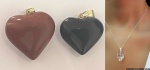 PINGENTE EM JASPE VERMELHO E ONIX  BÉLISSIMO EM FORMATO CORAÇÃO ESTADO DE CONSERVAÇÃO CONFORME A FOTO EXIBIDA!!