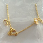 LINDO CONJUNTO PULSEIRA COM BRINCO DA HELLO KITTY DOURADA!