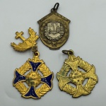 3 medalhas (condecorações) antigas. Honra ao mérito