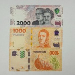 3 cédulas circuladas da Argentina diferentes 2 de 1000 pesos e uma de 2000 pesos