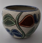 FRANCISCO BRENNAND - Belissimo cachepot em cerâmica esmaltada , com desenhos fitomórficos . Medindo : 20 cm de altura / circunferência : 83cm / boca : 20cm.