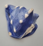 Concha decorativa em cerâmica na cor azul e off white. Linda peça. Medindo 15 x 11 x 12 cm.