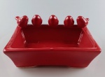 Linda floreira retangular com pássaros na borda , na cor vermelho . Linda peça!!!! . Med : 22x15x6 cm .