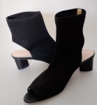 Belissima Sandalia estilo Bota de Malha eslástica , salto bloco ; na cor preta . Novo nunca usado . Tamanho : 42