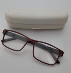 Óculos de grau nas cores vinho e preto , acompanha caixinha .