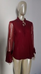 Belissima blusa de manga longa na cor vinho, com gola alta , e mangas com babados e  textura de bolinhas em renda , com decoração de flores nas pontas . Tamanho : GG .