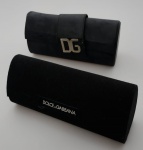 Dois estojos vazios para óculos da marca Dolce & Gabbana . Usados , no estado .