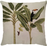Capa para almofada com zíper invisível, feita em linhão crú com impressão na frente de floresta tropical com tucano e verso liso. Tecido em Linhão 100% Poliéster. Dimensões da Capa: 43 cm X 43 cm. Não acompanha enchimento.