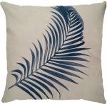 Capa para almofada com zíper invisível, feita em linhão crú com impressão na frente de folhagens e verso liso. Tecido em Linhão 100% Poliéster. Dimensões da Capa: 45 cm X 45 cm. Não acompanha enchimento.