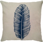 Capa para almofada com zíper invisível, feita em linhão crú com impressão na frente de uma folha de bananeira e verso liso. Tecido em Linhão 100% Poliéster. Dimensões da Capa: 45 cm X 45 cm. Não acompanha enchimento.