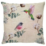 Capa para almofada com zíper invisível, feita em sarja com impressão em ambos os lados de pássaros e galhos campestres. Tecido em Sarja 100% Poliéster. Dimensões da Capa: 45 cm X 45 cm. Não acompanha enchimento.