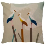 Capa para almofada com zíper invisível, feita em linhão crú com impressão na frente de gaivotas e verso liso. Tecido em Linhão 100% Poliéster. Dimensões da Capa: 43 cm X 43 cm. Não acompanha enchimento.