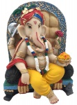 Linda estatueta representando - Ganesha sentada na poltrona - Deus da prosperidade - Confeccionada em resina com rica policromia, excelente acabamento, rico em detalhes, com pintura realizada a mão. Medidas: Altura: 19,5 cm. Largura: 9 cm. Comprimento: 14 cm.