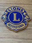 Lions International -  Emblema com símbolo do Lions International na cor dourada e azul para ser adesivado em qualquer superfície, inclusive em carros.