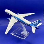 Miniatura de avião Boeing 777  produzida em metal da marca Aircraft Model com pedestal de acrílico para exposição. Escala: 1:450 Tamanho: 16cm x 16cm x 4cm.
