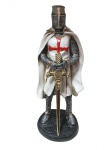 Escultura em resina representando guerreiro templário com espada, riqueza de detalhes na peça. Medindo 23 x 10 x 8 cm.