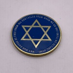 Moeda decorativa da Estrela de Davi, símbolo judaico, feita em metal, com case de acrílico. Diâmetro: 4 cm. Espessura: 0,3 cm.