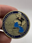 Moeda Popeye EUA Navy feita em metal acompanhando case de acrílico. Diâmetro: 4 cm. Espessura: 3,3 cm.