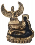 Belo incensário cascata representando Deusa Egípcia Ísis,  confeccionado em resina com patina na cor ouro, com excelente acabamento e riquiza de detalhes. Medidas: Altura: 10,5 cm. Largura: 7 cm. Comprimento: 8,5 cm.