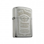 COLECIONISMO - Isqueiro recarregável em metal prateado com design do Jack Daniel´s. Medindo 5,6 x 3,8 x 1,2 cm.