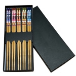 5 pares de hashis em bambu com cabos decorados com gatos da sorte. Novos e na caixa original.