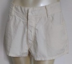 Short cós baixo jeans claro. Tamanho : 38 .