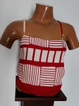 Blusinha de alça , com amaração cruzada nas costas , nas cores vermelha e branca . Tamanho : G .