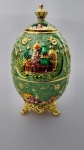 Belissimo dispensador Retrô de porta-palitos automatico , com decoração de castelo . Linda peça . Medindo : 14 cm .