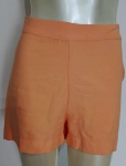 MARIA VIOLETA - Short com ziper na lateral , na cor salmão  . Tamanho : PP . Novo,com etiqueta .