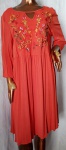 EMERY ROSE - Vestido meia manga , no tom marrom com bordados . Tamanho : L