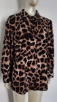 Belissimo Blusão com manga ;com estampa em animal print . Tamanho : XL.
