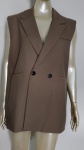 Belissimo Colete na cor Caqui , com dois bolsos .Veste possivelmente : GG .