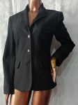 Blazer na cor preta . Tamanho : 38 .