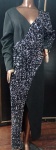 VESTIDO PARA FESTA - Elegante Vestido em malha na cor preta , com detalhe transpassado todo bordado em lantejoulas na cor prata. Sem uso . Veste tamanho 46.. Veste muito bem, delineando as curvas da silhueta. Tamanho : XL .