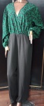 Macacão de manga longa, na cor preto e verde animal print . Tamanho : 1XL. Veste 48. Calça em malha e parte superior em tecido com decote transpassado, Excelente estado de conservação.