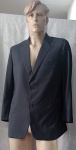 HERMÈS -  Blazer na cor azul marinho , com riscas tom-sur-ton, com dois botões , três bolsos externos e três internos .Ótima aparência , apresenta pelinhos por contato .  Possivelmente veste 44 /46 no Brasil.