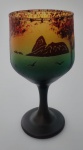 RAVAGNANI - Rara Taça trabalhada em pasta de vidro com icônicas cenas turísticas do Rio de Janeiro . Medindo : 16x7 cm.