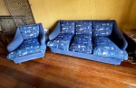 Conjunto de Sofá e poltrona , anos 70 . Medida sofá : 1,80 x 80 x 80 cm / Medida Poltrona : 80 x 80 x 80 cm.Retirada em Vila Isabel, por conta e risco do arrematante, com agendamento prévio.