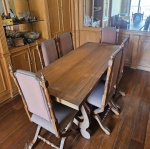 Mesa com seis cadeiras em madeira . Medida mesa : 1,80 x 80 x 80 cm .Retirada em Vila Isabel, por conta e risco do arrematante, com agendamento prévio.